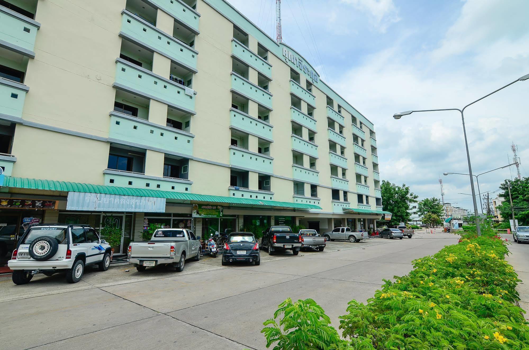 Bj Boutique Aparthotel Rayong Bagian luar foto